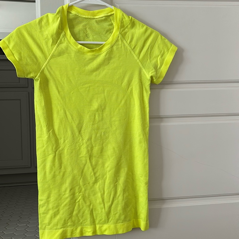 Lululemon highlighter yellow swiftly tech size 4